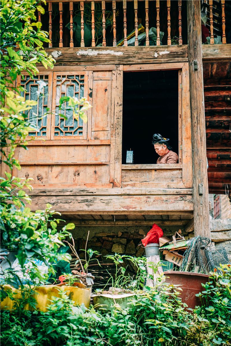 贵州旅游被带去银饰非遗传承馆,贵州千户苗寨银饰一条街