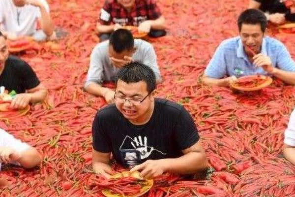 无辣不欢吃起来痛快,无辣不欢吃一口滋滋冒汗