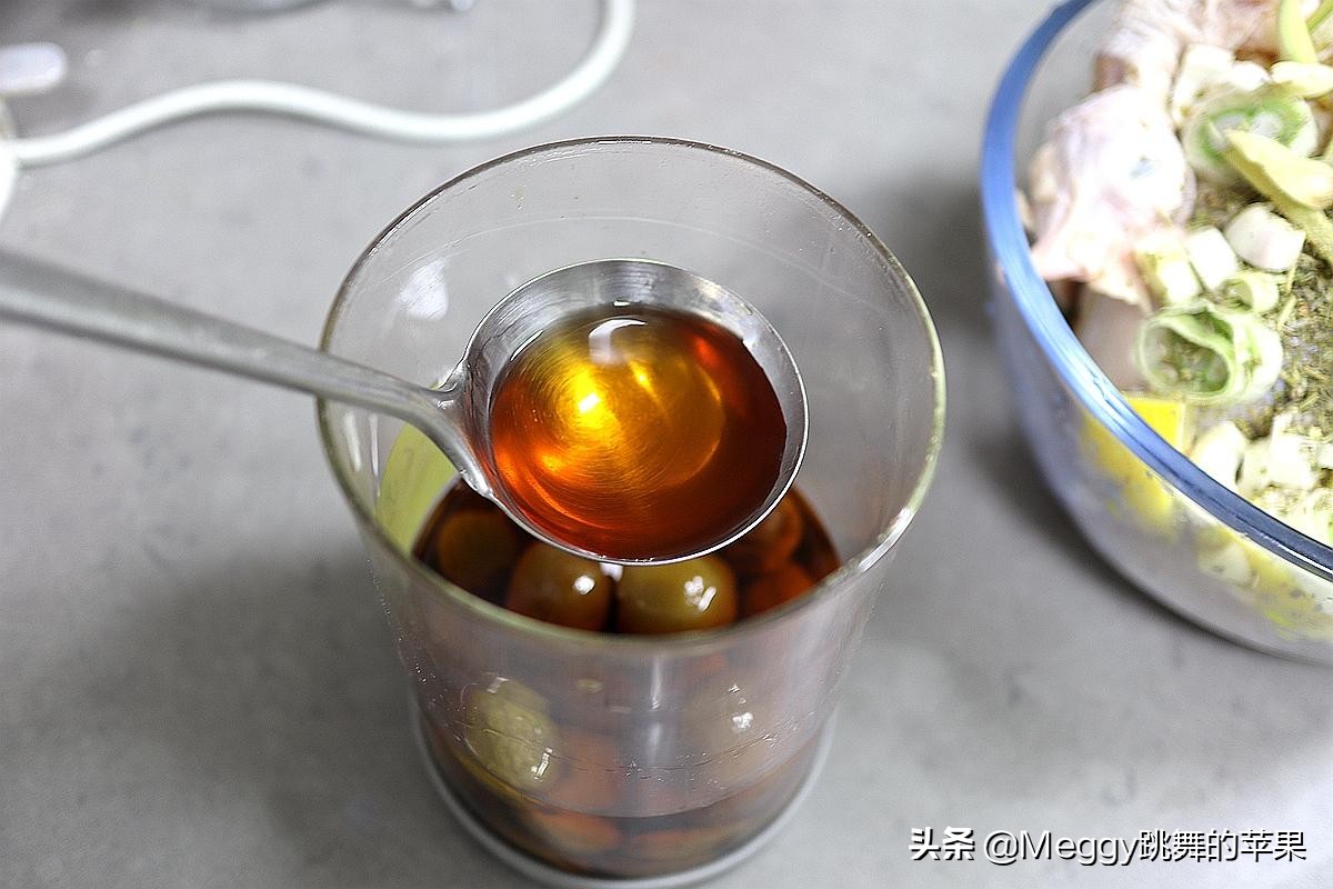 圣诞烤鸡好吃到连骨头都不会放过,圣诞烤鸡最正宗的做法