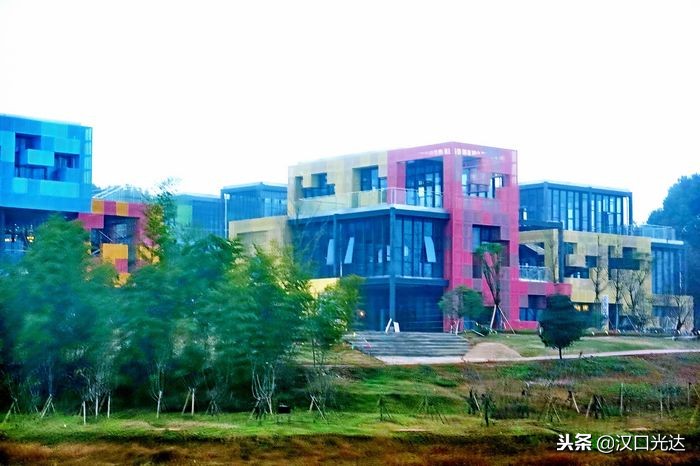 万亩茶园·俄罗斯方块小镇：全球首家茶文化俄罗斯风情主题公园