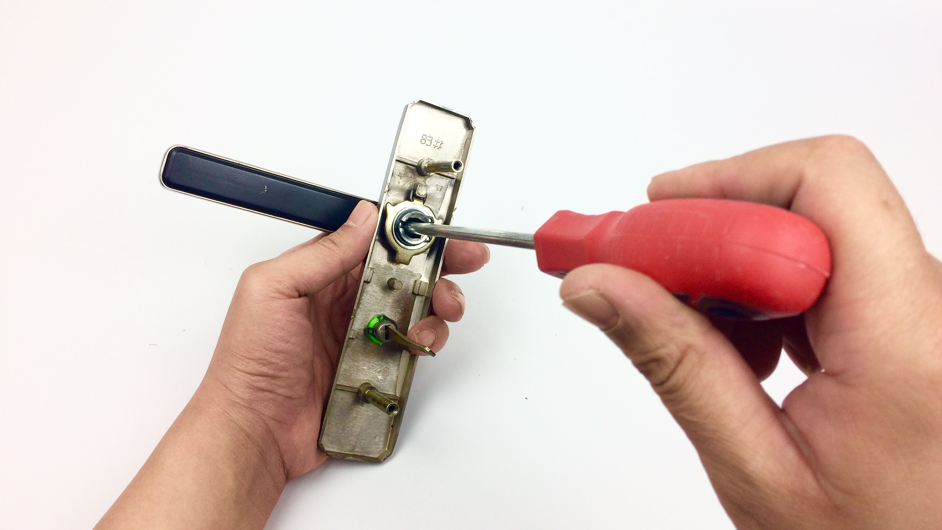 室内门把手松动修复,家里的门把手松动