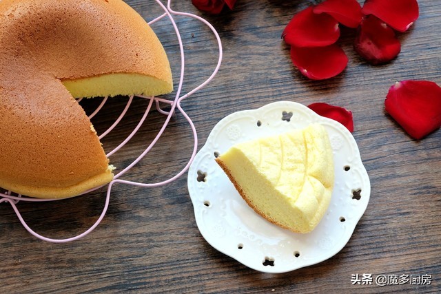 这才是电饭锅蛋糕正确的做法,用300g蛋糕预拌粉做电饭锅蛋糕