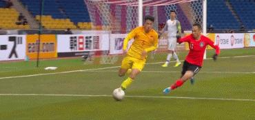 三年时间从中乙逆袭成国脚，曾获世界名帅点赞，国足未来后卫核心