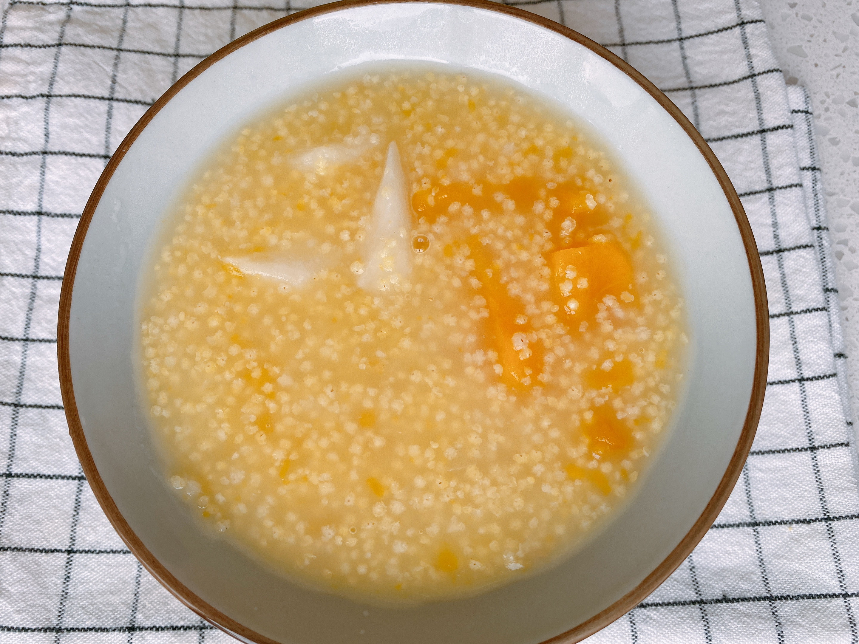 冬天多喝什么粥比较好,冬天喝这4种粥养胃还瘦身