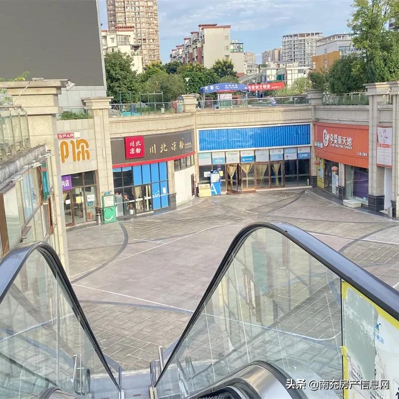 嘉陵区比较繁华商业区,商业不足