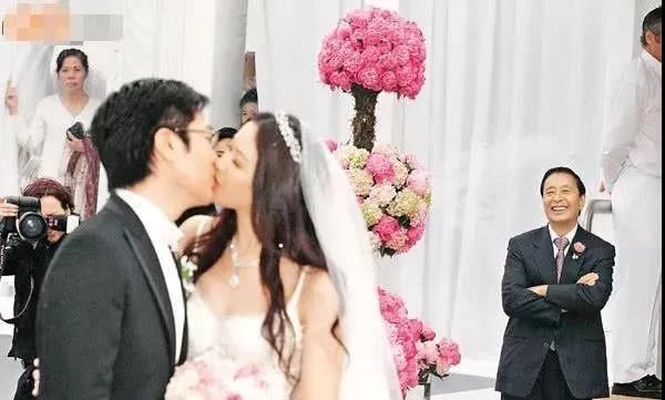 为豪门而生的徐子淇？从小不许做家务，出国镀金，为嫁豪门迁祖坟