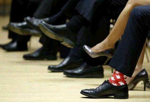 为什么男生不爱洗袜子,男人为什么不爱洗澡