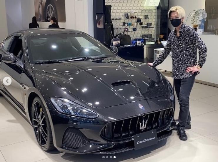 日本帅气第一网红买豪表炫富！全球仅一块，204万他全拿现金付