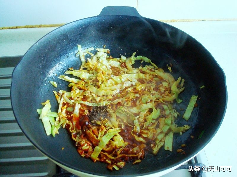 家常炒米粉简单又好吃,炒米粉怎么让不粘不坨又好吃