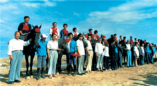 回顾党的百年艰苦奋斗的历史征程,回望历史百年辉煌坚定信念跟党走