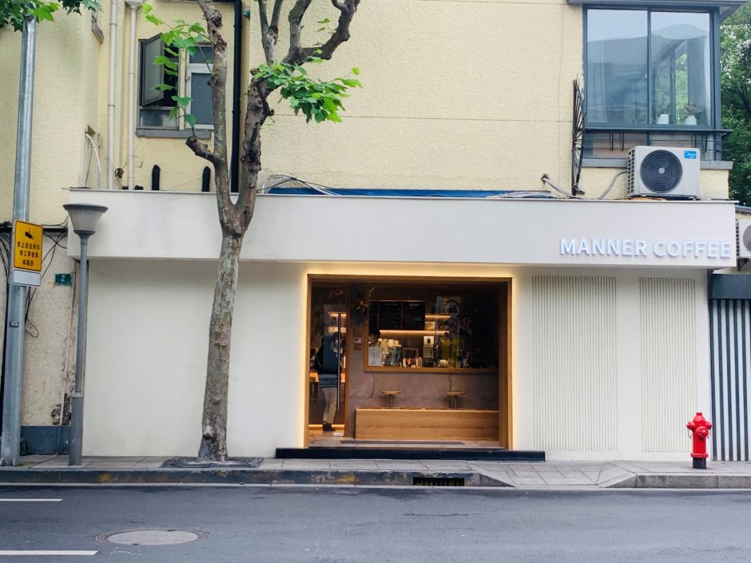 带着杯子去星巴克,星巴克的杯子可以免费打咖啡