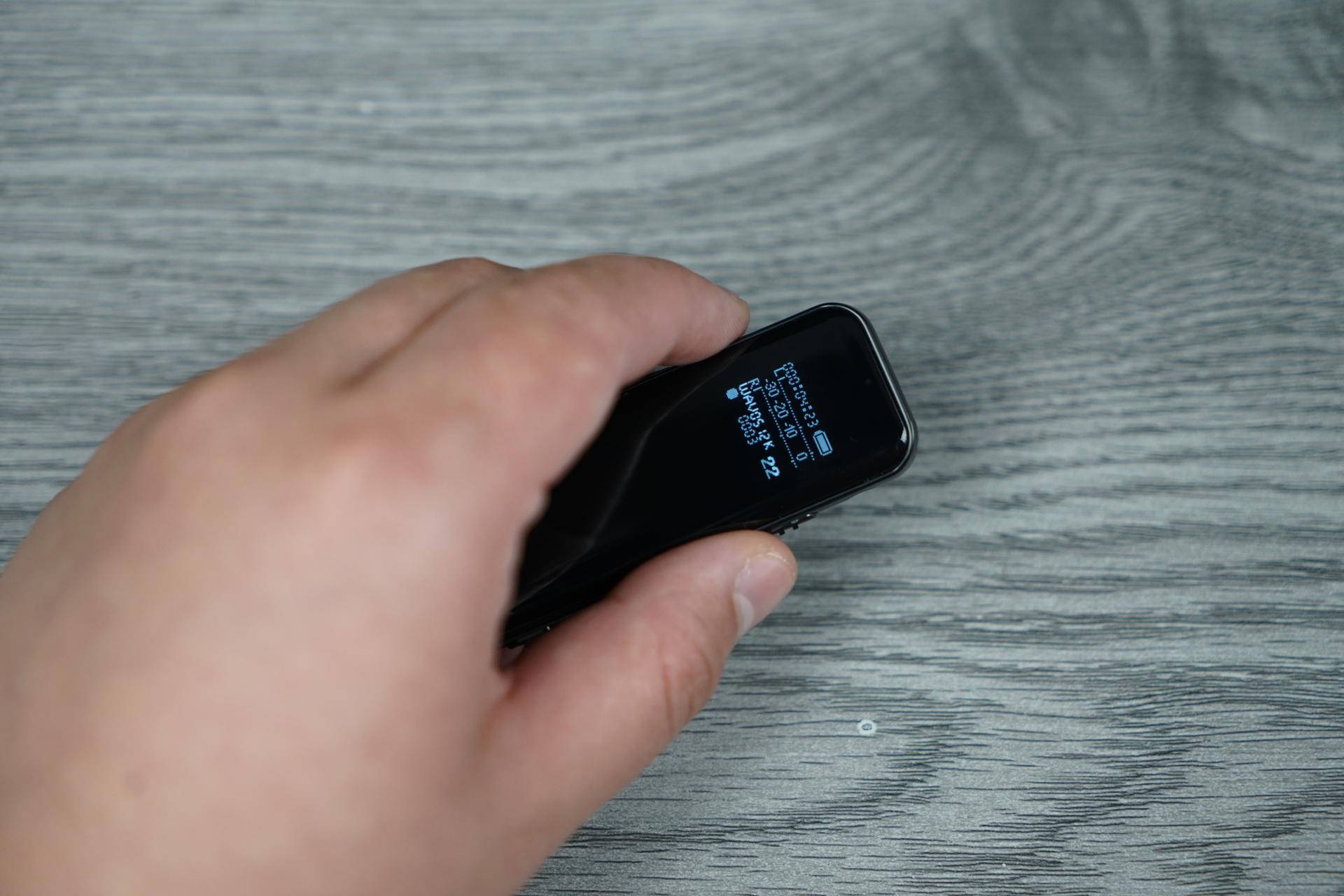 新科录音笔上手！大内存+高清降噪+音频转文字，没事还能听听歌！