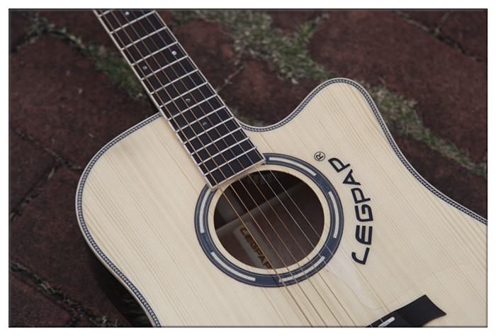 与其怒砸“烧火棍”,不如买一把品牌吉他