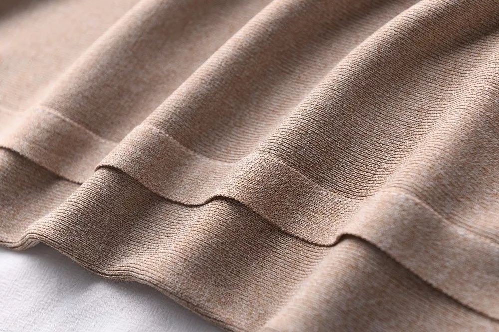 今年最火的流行裤子高腰阔腿裤,2020年流行阔腿裤还是窄腿裤