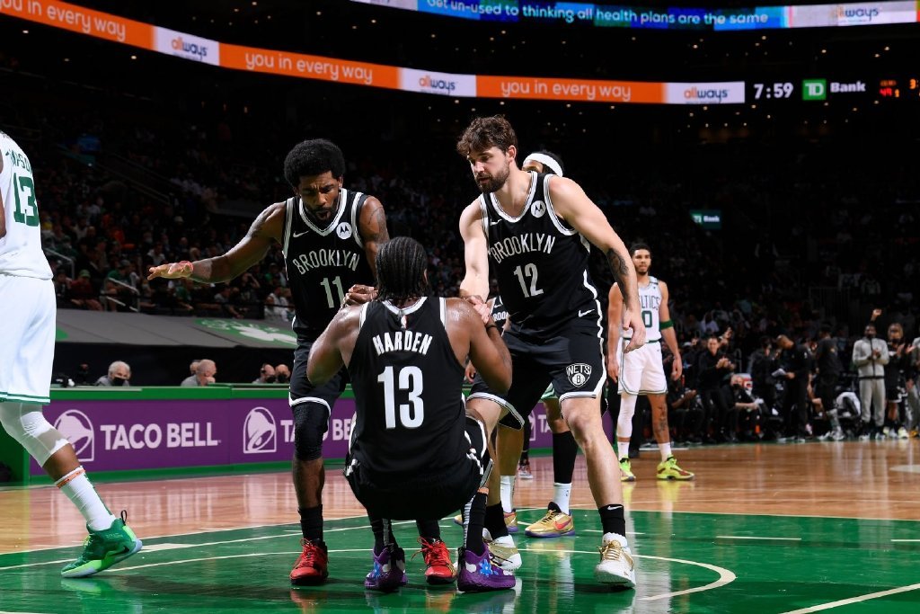 篮网告知各球队不再交易欧文,曝欧文与篮网续约谈判陷僵局