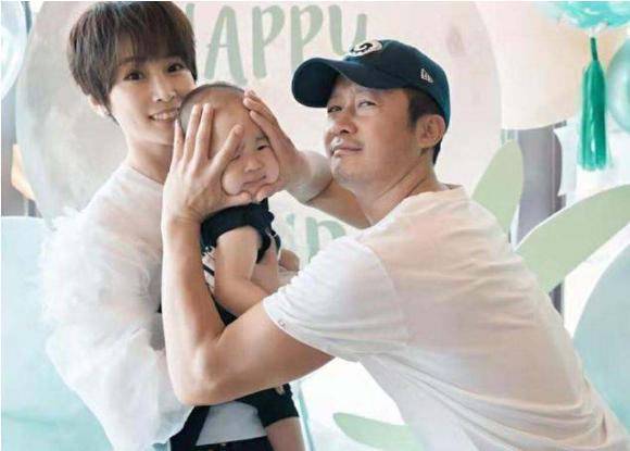 高圆圆产后身材大曝光,40岁高圆圆产后风格大变