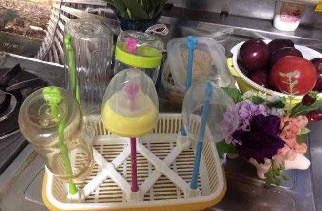 清洗奶瓶的正确方法和注意事项,清洗奶瓶一定要用专用的清洗液吗