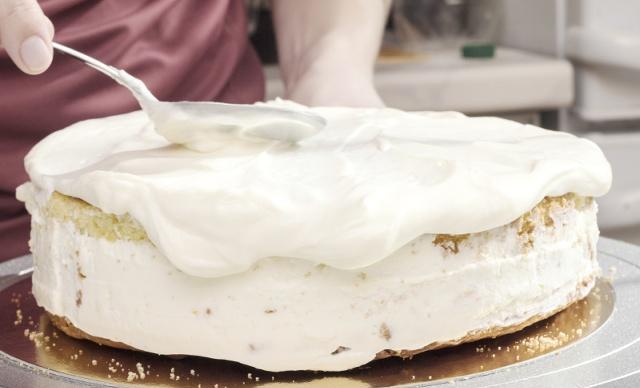 淡奶油打发过度如何补救,淡奶油打发过头了怎么弄回奶油