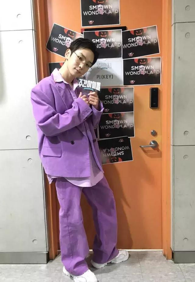 吴青峰李宇春同款雨衣,吴青峰代言的潮牌