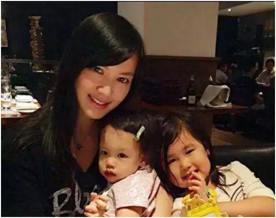 拼子宫，拼铂金包，拼头等舱……焦虑的母亲们真是屡屡拼出新高度