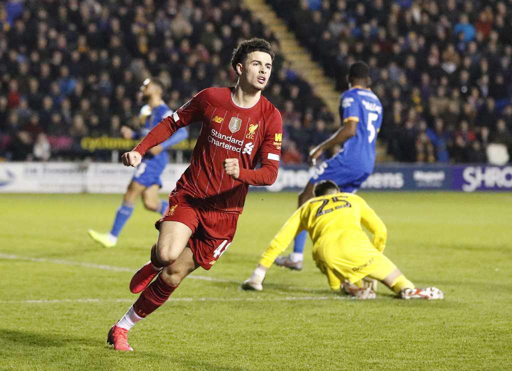 扼杀欧洲冠军！7万人小镇的足球奇迹背后，是令人羡慕的足球文化