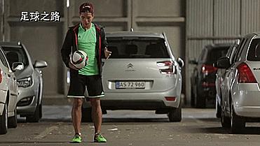 足球环绕地球,环绕地球足球慢动作回放