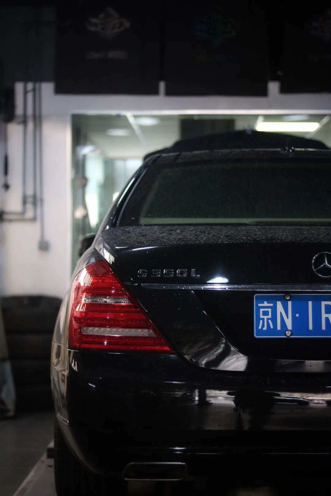 奔驰w221升级新款w222s450外观,老款奔驰w211e260翻新整备