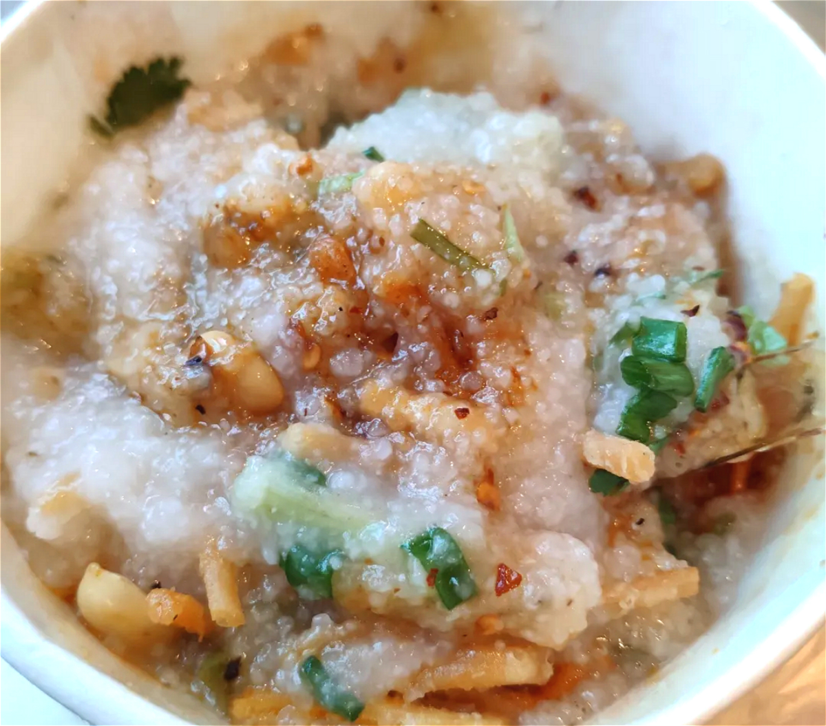 重庆临江门附近老奶奶的糯米团,老传统的糯米甜团