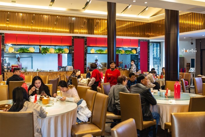 蟹黄汤包是不是靖江人发明的,蟹黄汤包是哪里的传统小吃