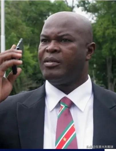 60岁的副总统率队踢国际比赛,60岁副总统率队比赛