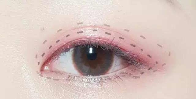 红色眼妆大地色眼影盘怎么用,棕咖啡眼影红棕色眼影哪个好看