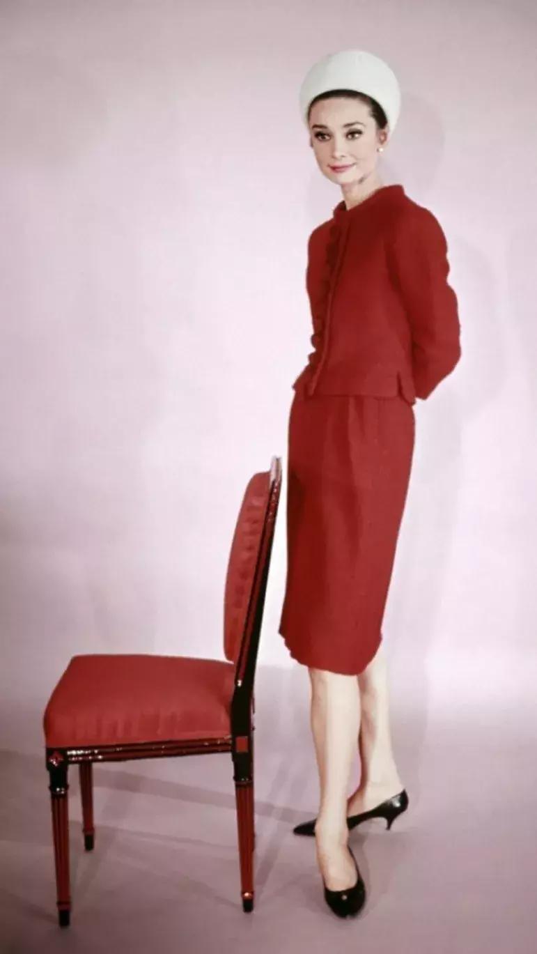 从全世界最会戴帽子的女人身上,学习一点「帽子戏法」