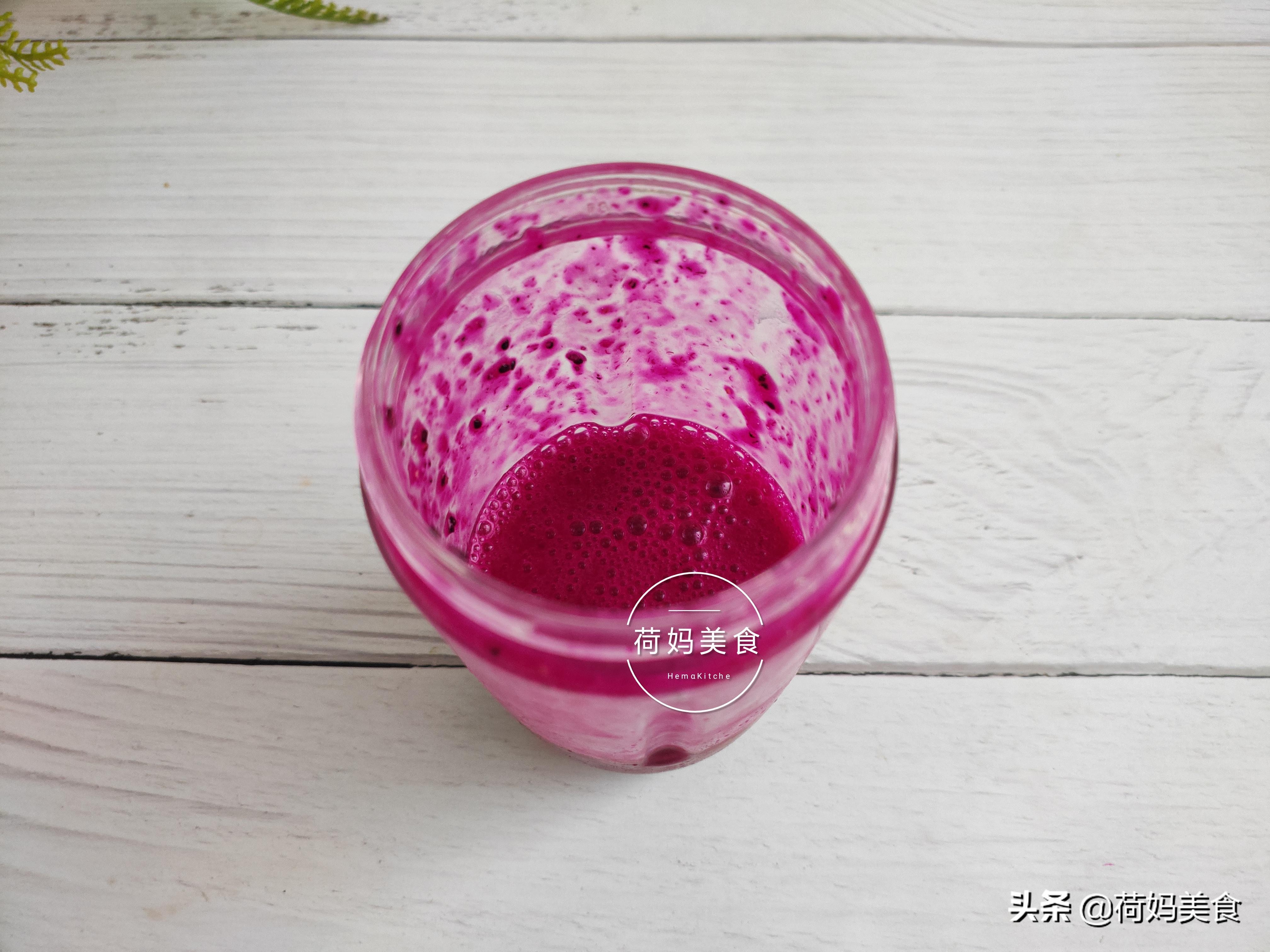 自己学会做的水果冰粉,自制水果冰粉冰冰凉凉颜色超漂亮