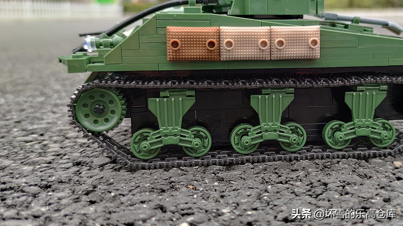 跟真正的坦克一样的游戏,不同版本的m4谢尔曼坦克