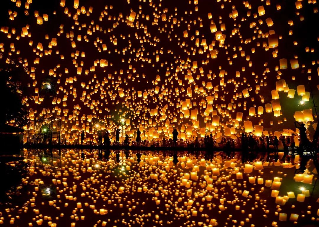 泰国万人灯火节,泰国万人天灯节