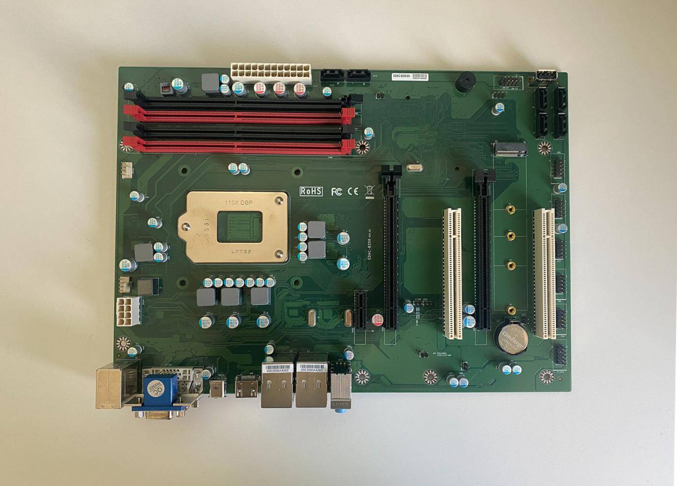 电脑系统是装在主板还是cpu上,电脑换了cpu和主板要重新装系统吗