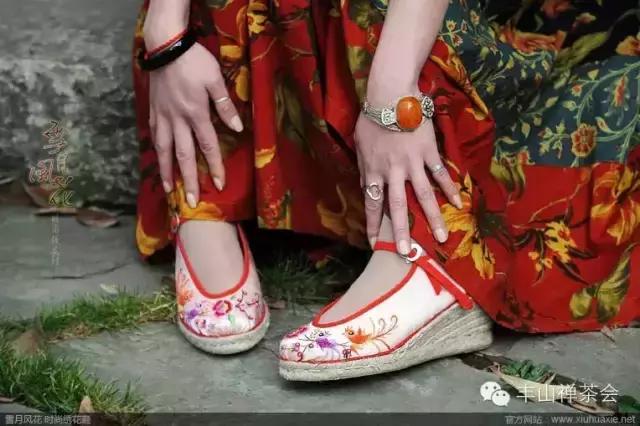 传统纯手工绣花鞋,中国风手工刺绣绣花鞋