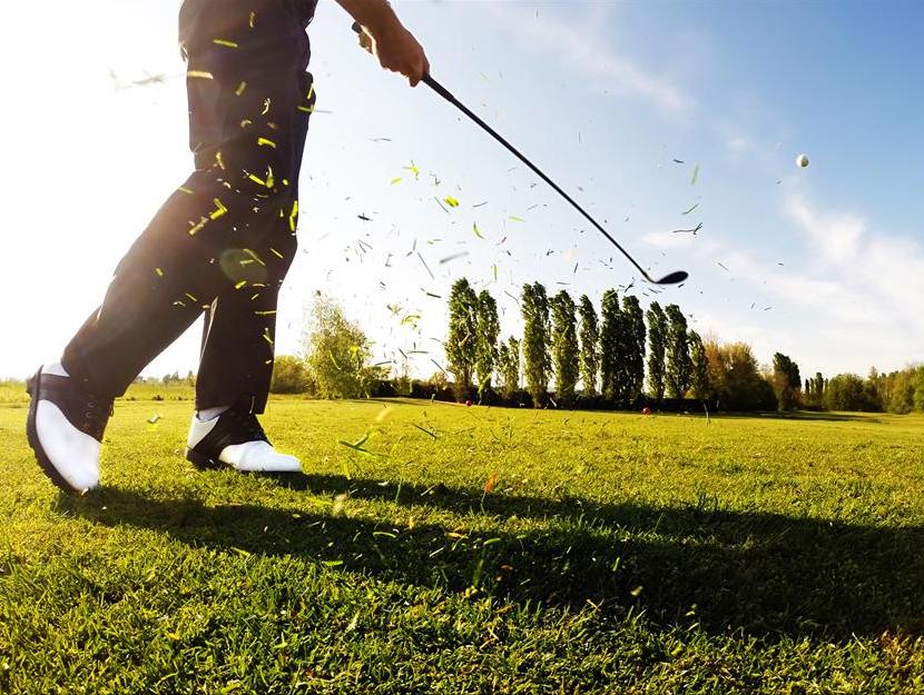 在公园打高尔夫犯法吗,草坪上打乒乓球