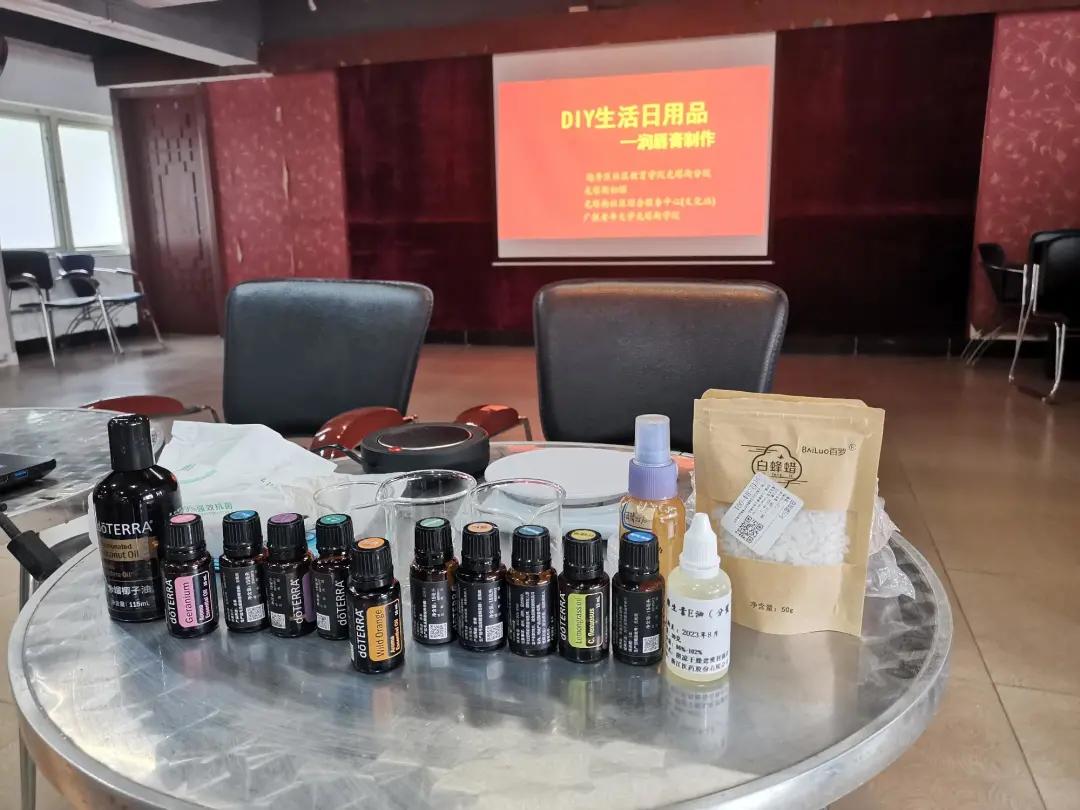 简单的自制润唇膏做法,自制一支润唇膏最好的配方