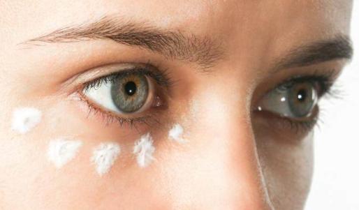 水乳霜精华液眼霜正确使用方法,丸美小红笔眼霜的正确使用方法