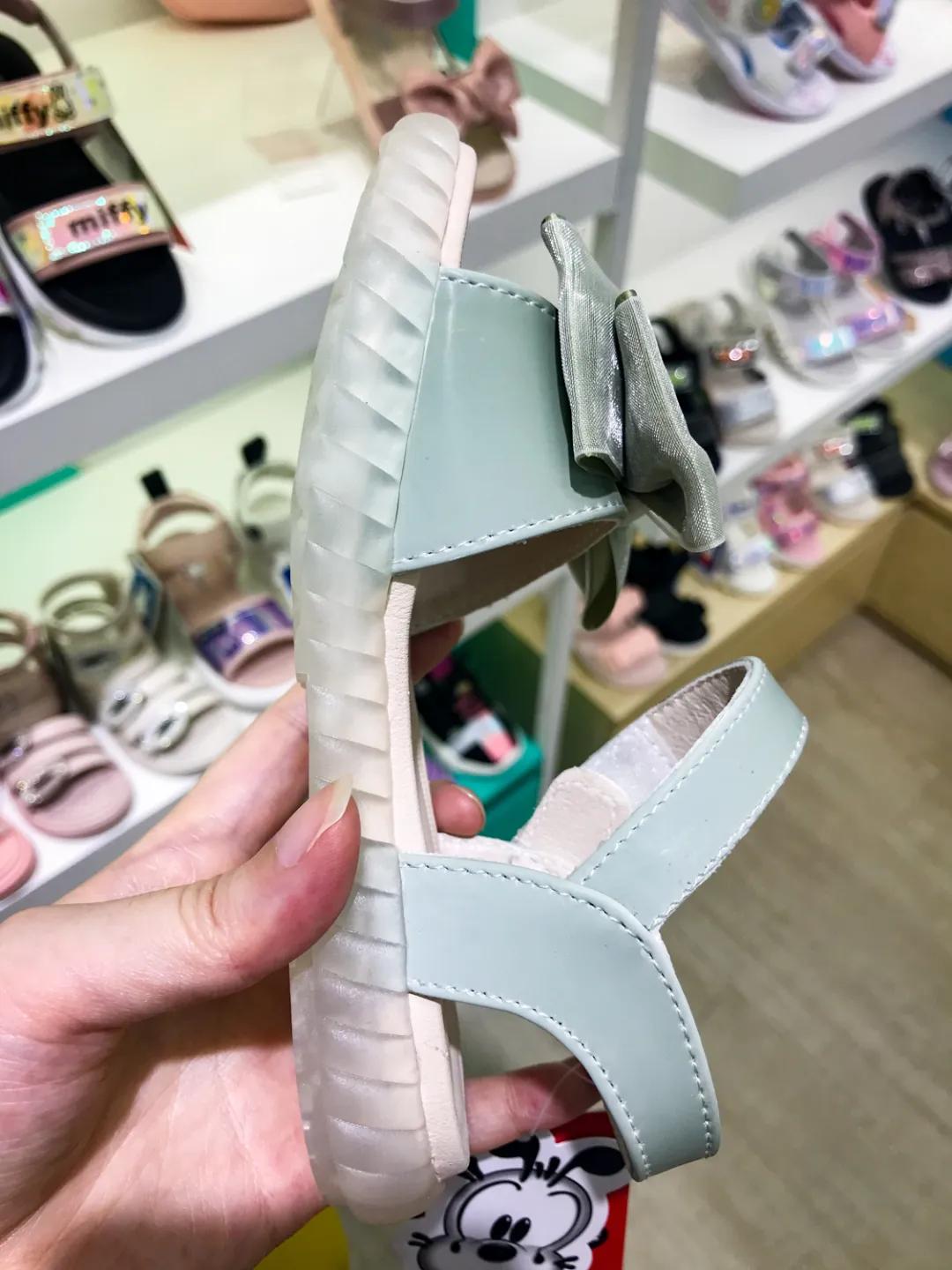 儿童穿哪种凉鞋比较好测评,关爱宝宝从脚开始