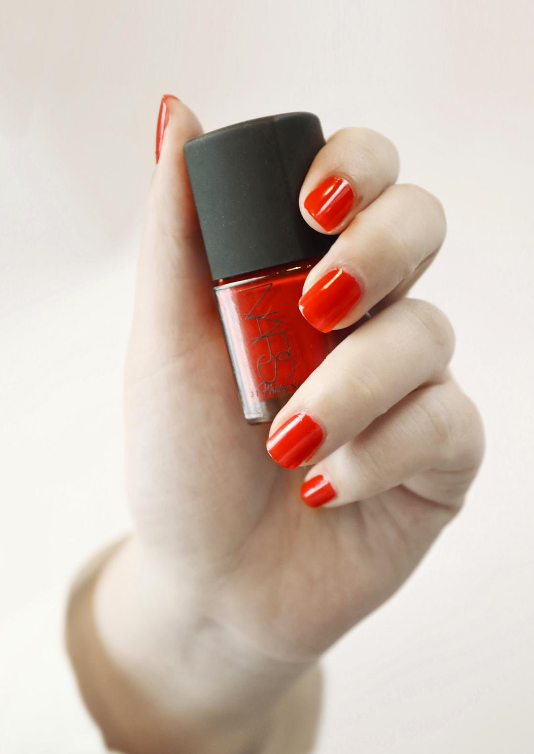 美甲小白建议买什么颜色的指甲油,好看百搭指甲油推荐