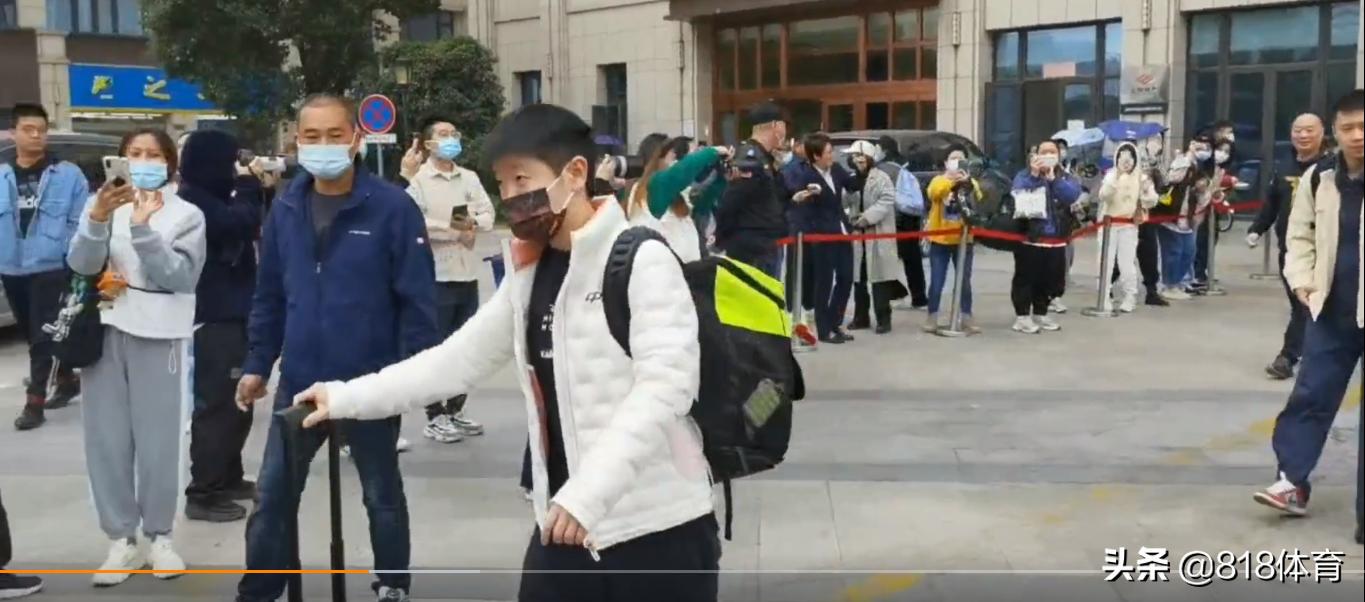 国乒队樊振东乒乓球包,国乒出征沙特樊振东