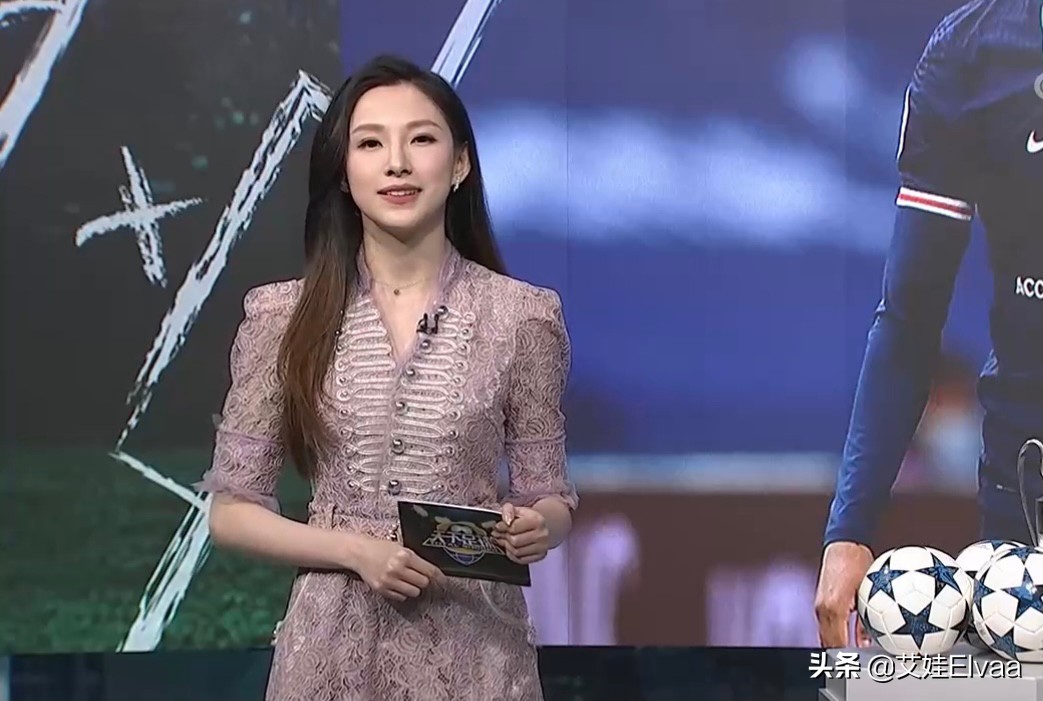 央视主持人马凡舒最新美照,马凡舒春晚主持白色旗袍全身照