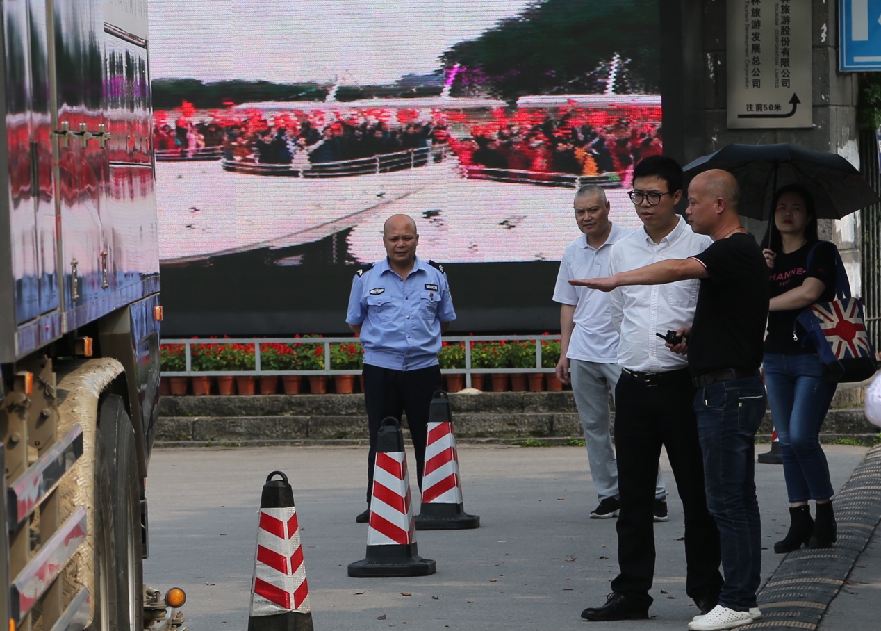 多功能擦地机清洗悬浮地板,地面高效清洗机器