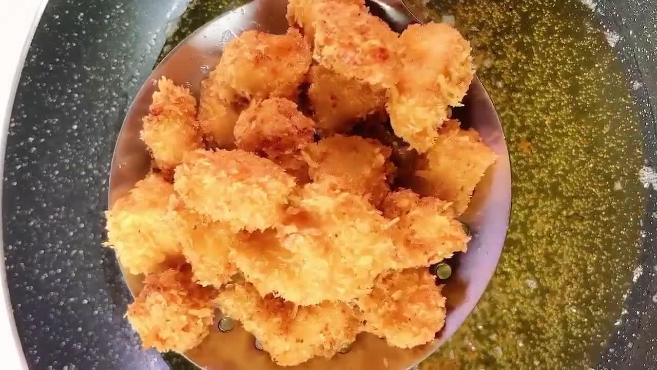 香酥鸡米花个个咸香酥脆,劲脆鸡米花酥脆可口