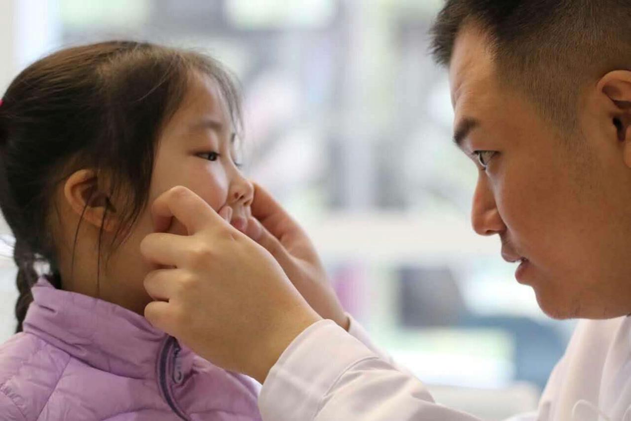 两岁宝宝有蛀牙刷牙的正确方法,宝宝牙齿清洁喷雾防止蛀牙