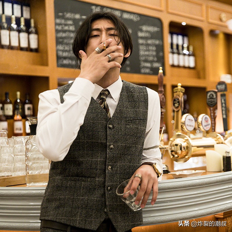 男人西服怎么选?一套复古西服能帅气一辈子