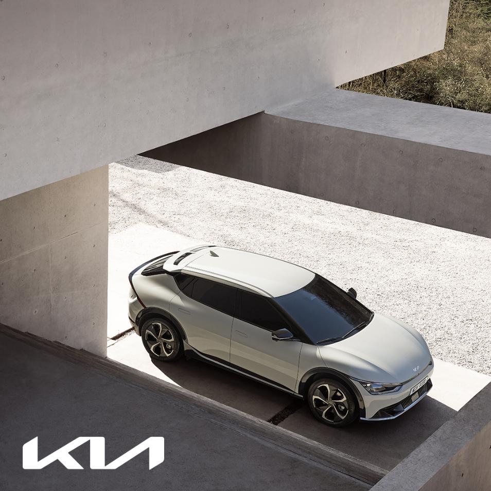 起亚ev6海外试驾,起亚ev6全球首秀配超高速充电功能