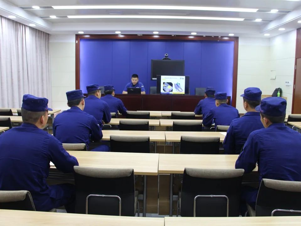 紧扣实战夯基础，苦练本领促提升--徐州市消防救援支队举高消防车驾驶员培训纪实